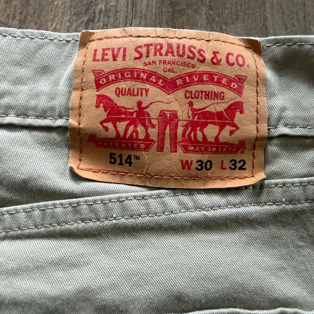 Levi’s 514 Straight Fit Khaki Jeans